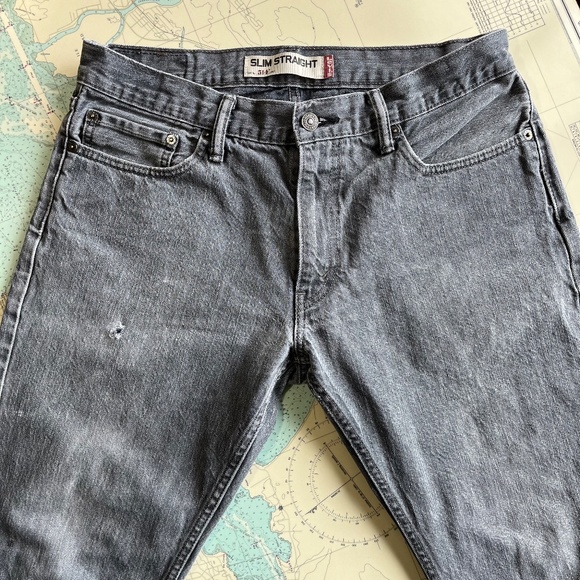 Vintage Levi's 514 Distressed Slim Straight Jeans - Picture 5 of 9